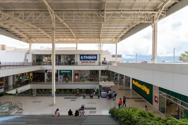Avenida Centro Comercial