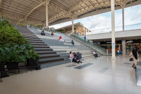 Avenida Centro Comercial