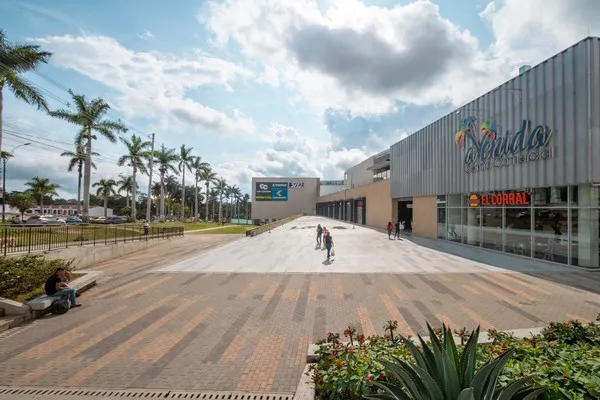Avenida Centro Comercial